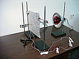 Photo of heat lamp and apparatus with bubble wrap