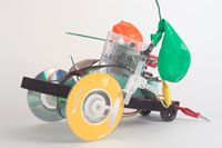 Hydrogen model car using CDs for wheels